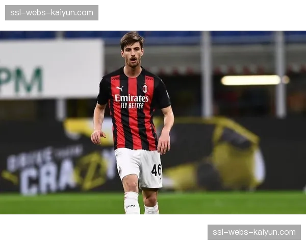 AC米兰中卫加比亚恢复合练，为排兵布阵提供更多选择